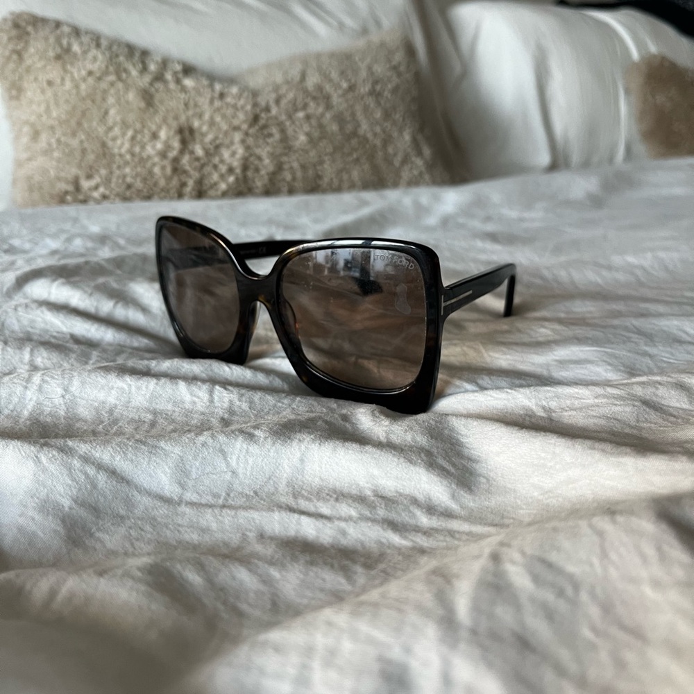 Tom Ford LARGE SUNGLASSES